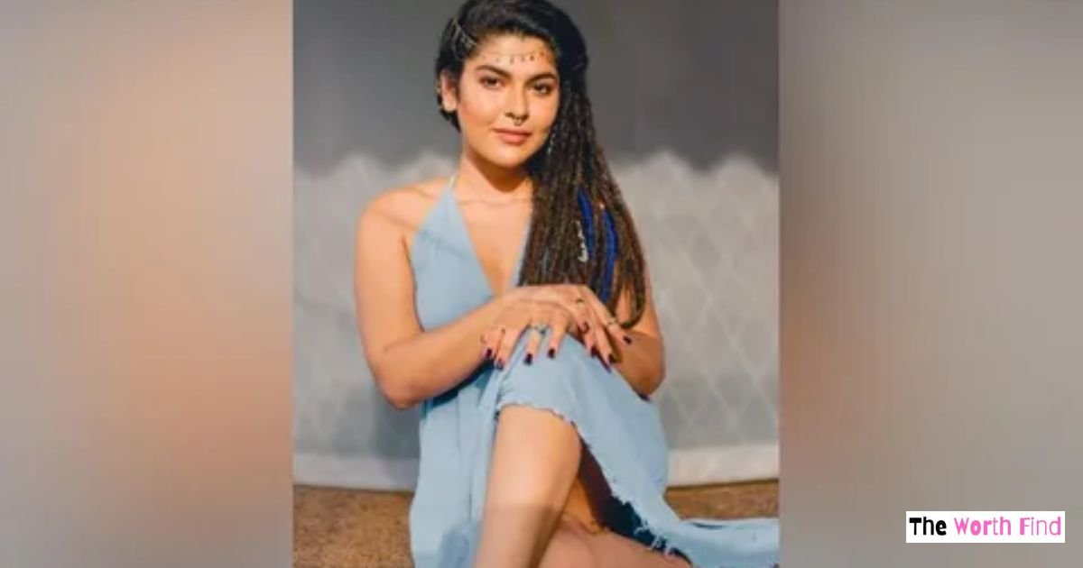 Nidhi Bhanushali Height in Feet