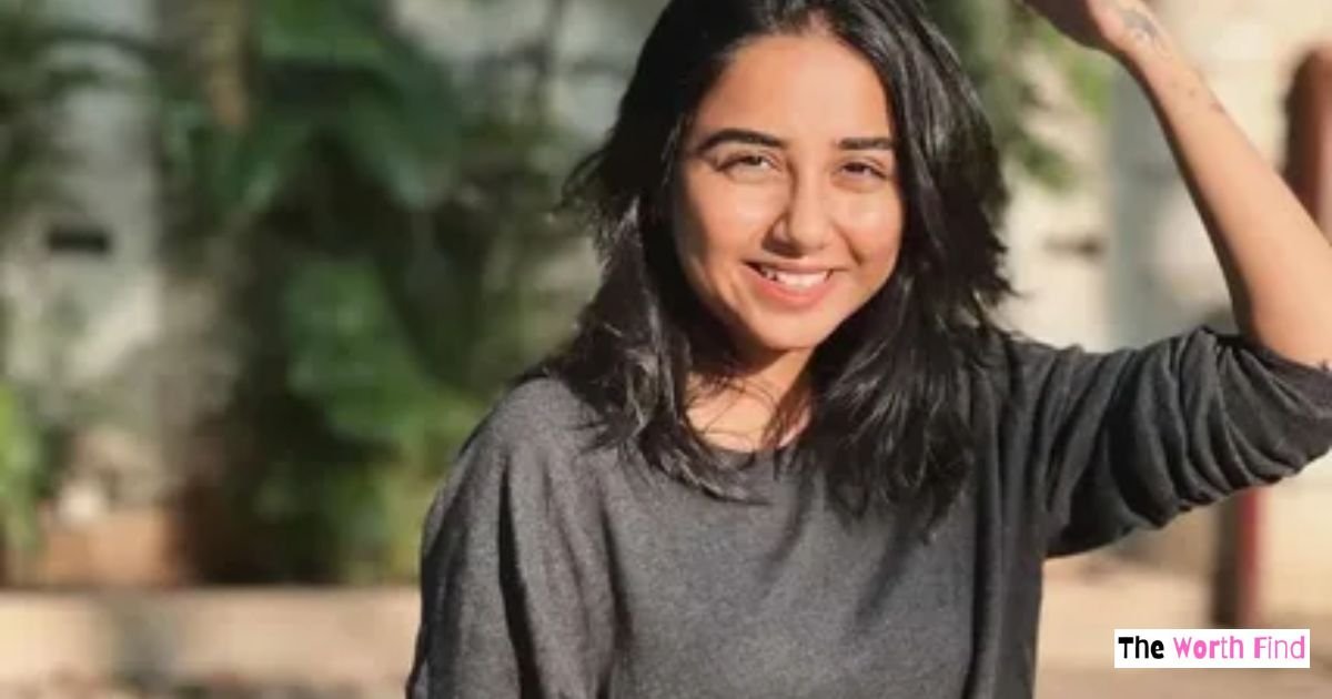 Prajakta Koli Education